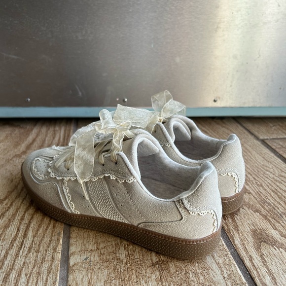 Vintage Inspired Cushionaire Belinda Casual Retro Lace Bridal Sneakers Cream 6 - Picture 5 of 11